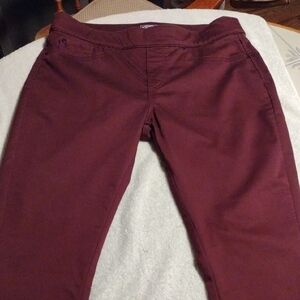 Woman's Signature by Levi Strauss Gold Tag Maroon Pull-On Skinny Pants